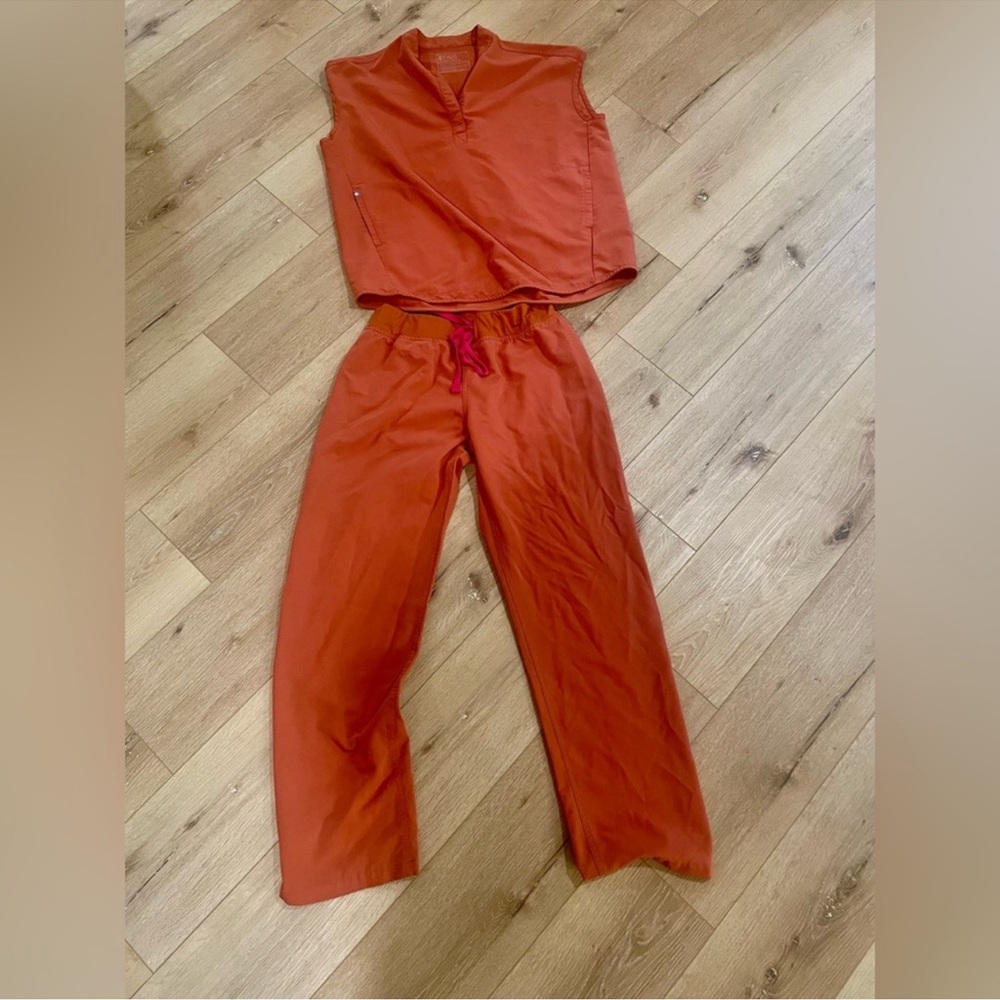 Figs Scrub Set Terracotta- Rafaela Top Size Small/ Livingston Pants Size Medium